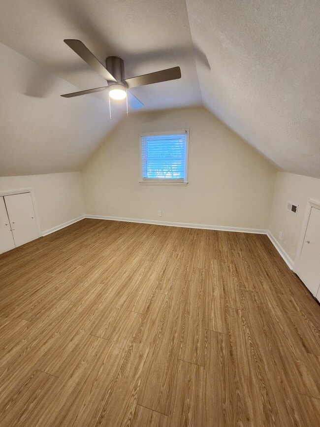 Building Photo - 8234 Redwood Cir