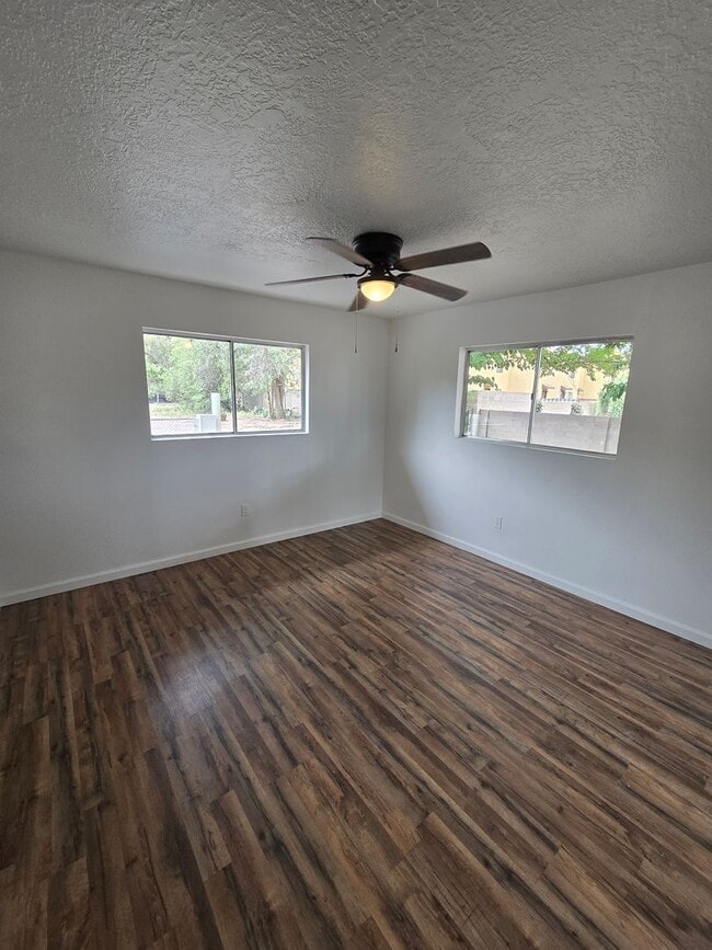 Building Photo - 2115 Perry Rd SW