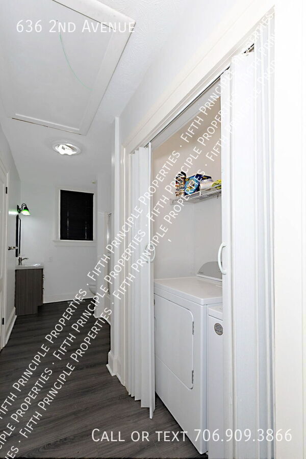 Building Photo - 636 2nd Ave