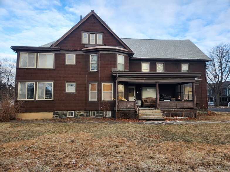 Building Photo - 661 Park Pl