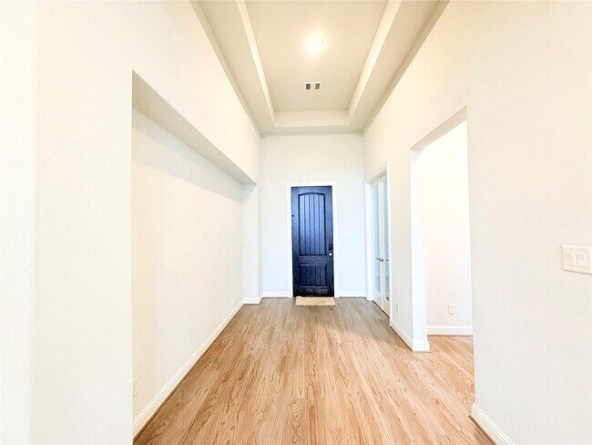 Building Photo - 6610 Lake Oasis Dr