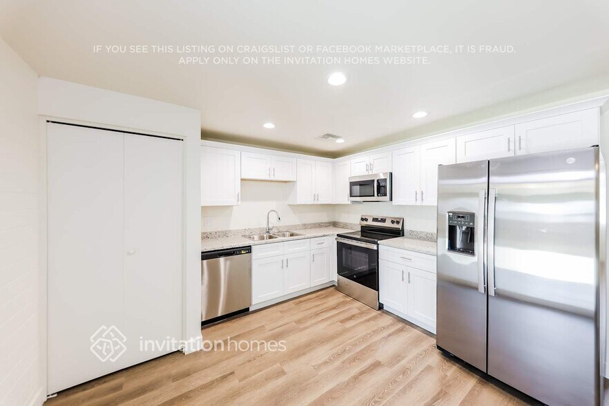 Building Photo - 7249 W Sells Dr