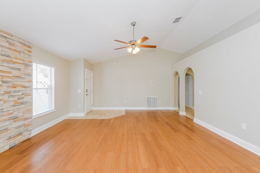 Building Photo - 1018 Brenton Leaf Dr
