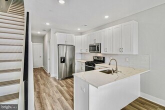 Building Photo - Brand New Luxury Apartments