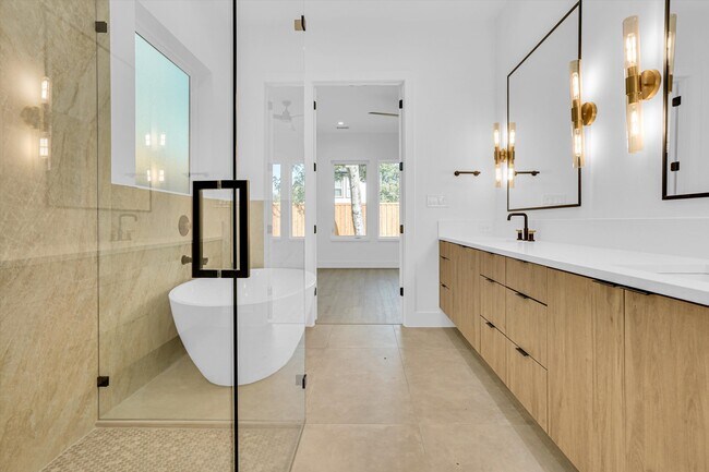 Building Photo - 1711 Nomas St