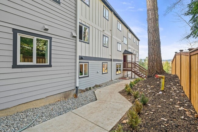 Building Photo - 9110 Redmond - Woodinville Rd NE