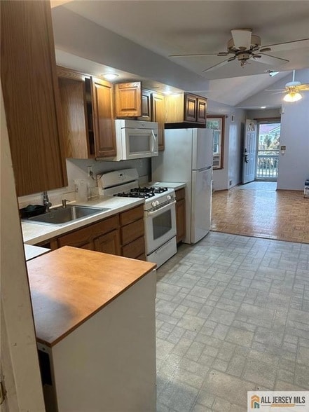 Building Photo - 143 Fiat Ave