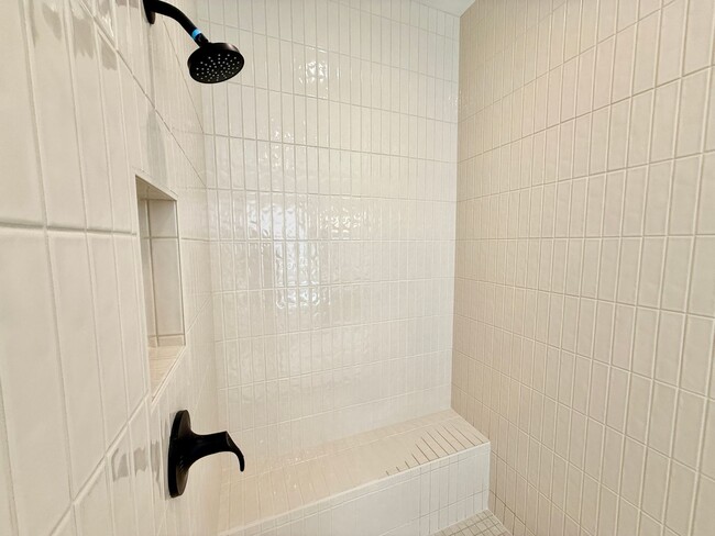 Building Photo - Luxury Living in Kissing Camels – 4 Bed | ...