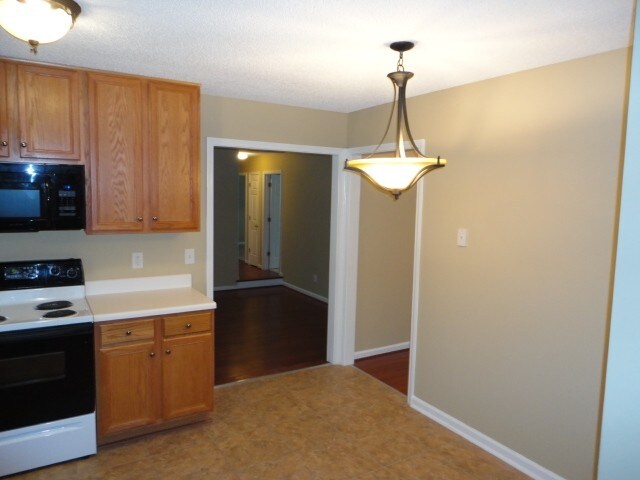 Building Photo - 205 Wood Green Dr