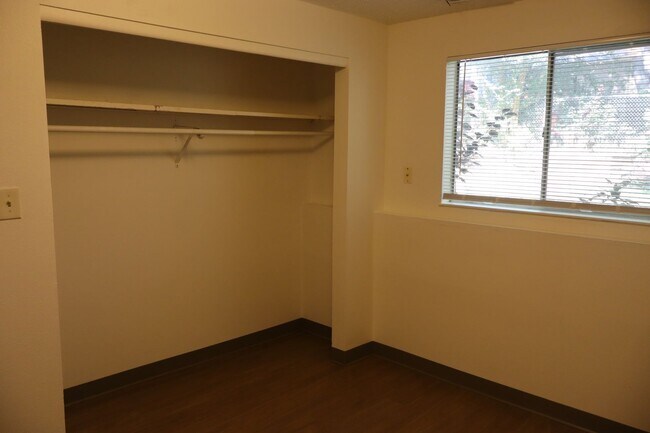 Building Photo - Beautiful Split-Level 6BR Home with Attach...