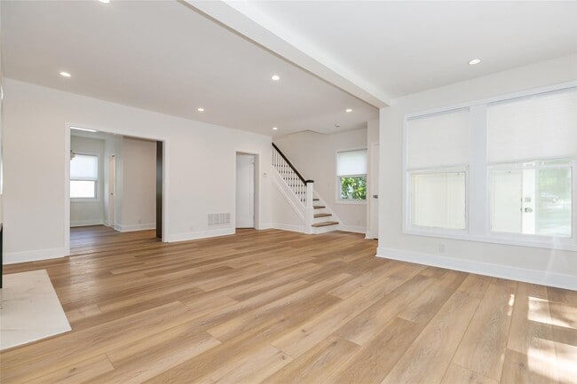 Building Photo - 25903 Pembroke Ave
