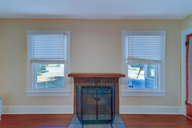 Building Photo - 4642 7th Ave N