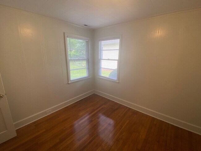 Building Photo - Adorable Old West Durham Home / Fenced Bac...