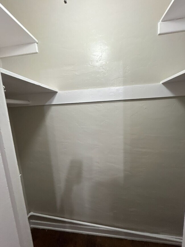 Building Photo - SPACIOUS 2 BEDROOM 1 BATH DOWNSTAIRS JUST BLOCKS FROM ALAMITOS AND JUNIPERO BEACH