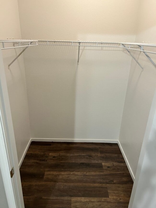 Building Photo - Beautiful unfurnished 2 bedroom in the Southwest (Rainbow and 215)