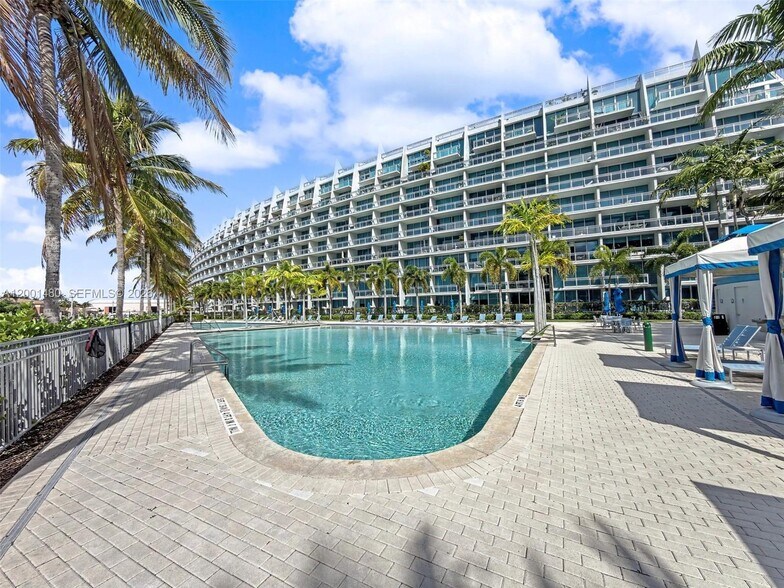 Building Photo - 2950 NE 188th St