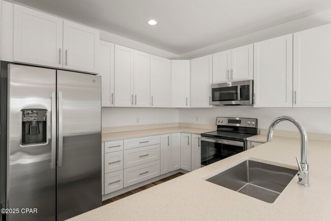 Building Photo - 7007 Patronis Dr