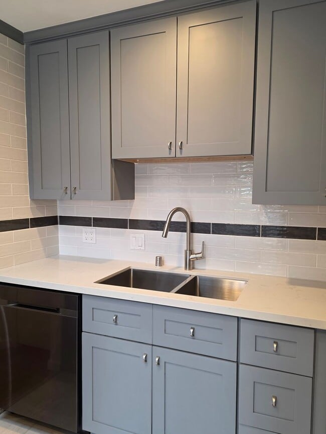 Building Photo - Remodeled Home 2 Blocks from Ocean Beach