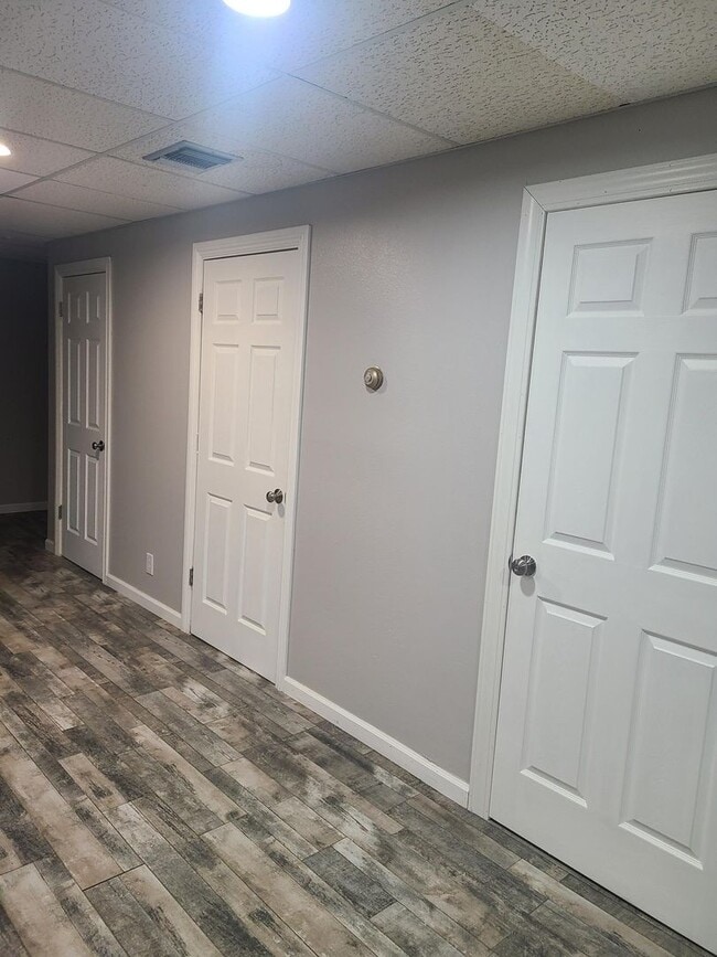 Building Photo - 17th St 6 Plex