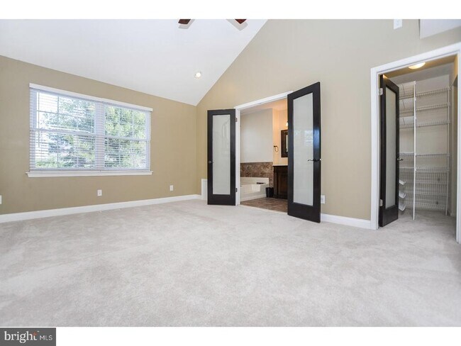 Building Photo - 102 Hazelwood Ln