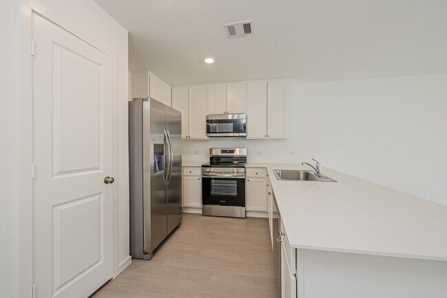 Building Photo - 621 Craven St