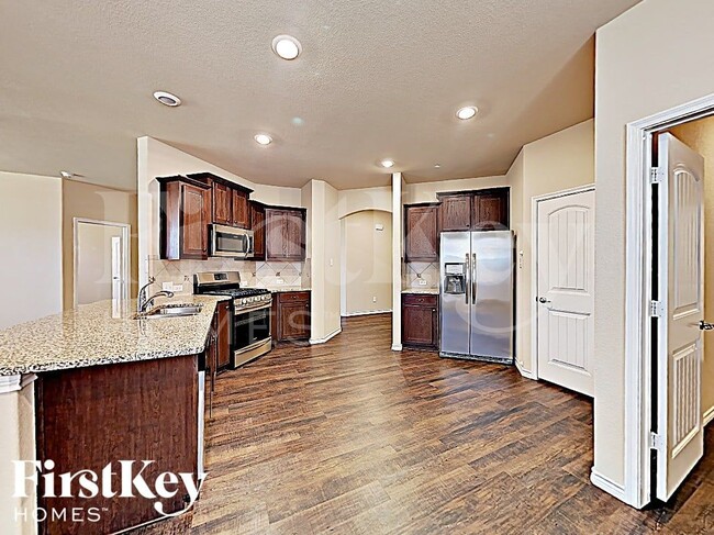 Building Photo - 561 Jamestown Ln