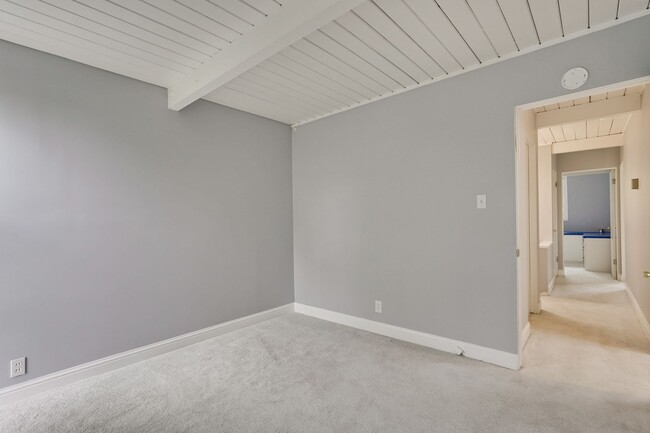 Building Photo - Welcome Home!!! Great Santa Clara Pomeroy ...