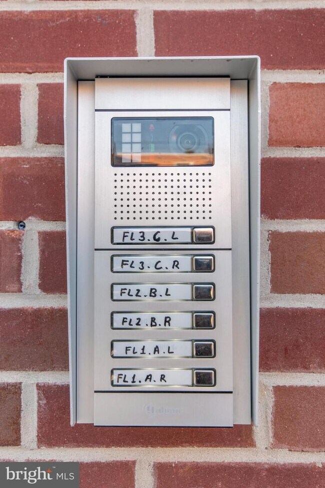 Building Photo - 814 N Uber St