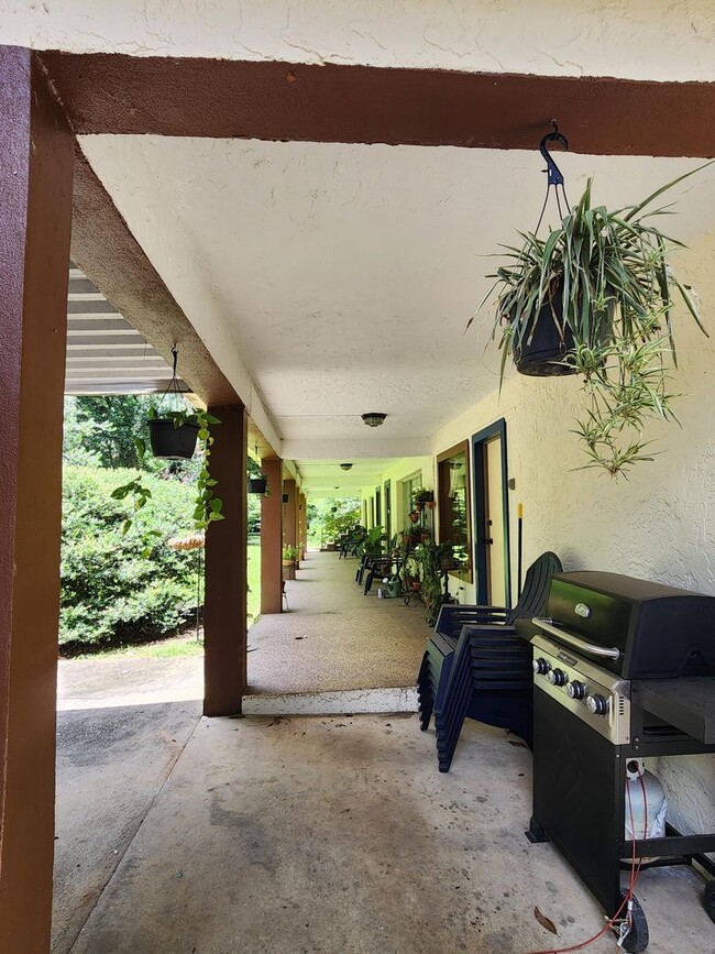 Building Photo - Spacious & Modern 2-Bedroom Duplex in Private Lake Jackson Setting – Tallahassee