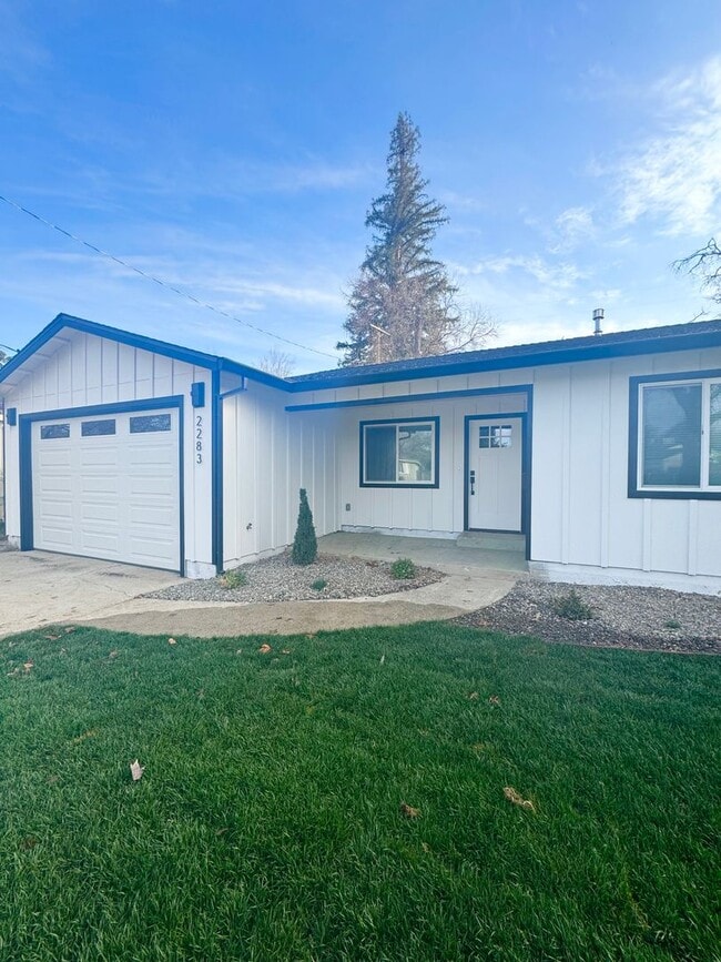 Building Photo - Luxury Living Redefined: Exquisite New Build