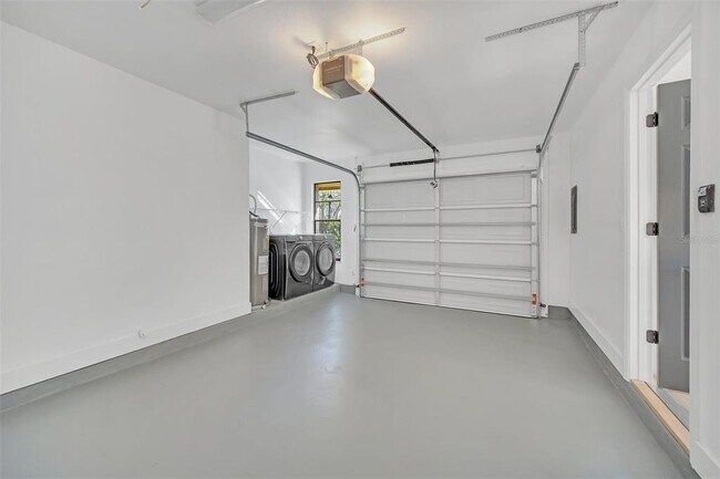 Building Photo - 8244 Limetree Ct