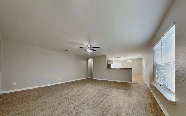 Building Photo - MOVE IN READY