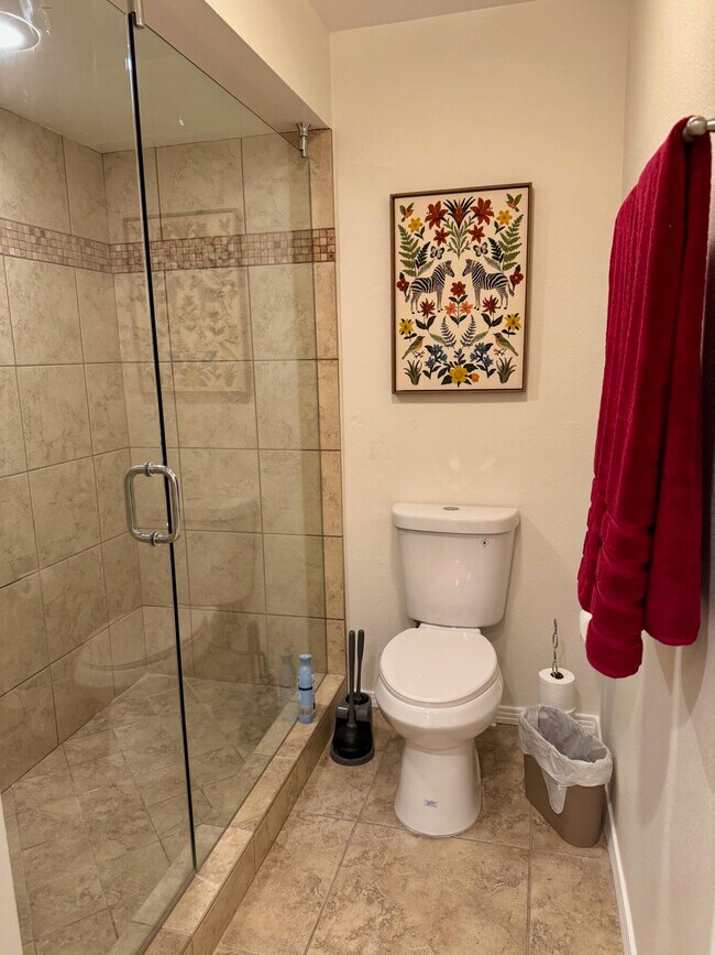 Building Photo - 310 Forest Hills Dr