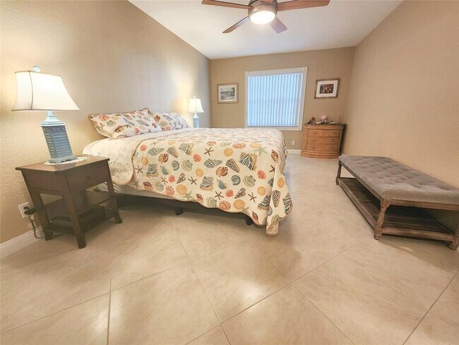 Building Photo - 6281 Bay Club Dr