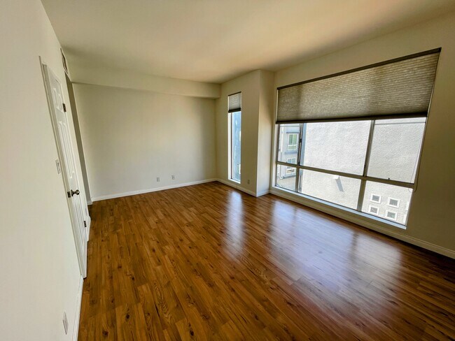 Building Photo - 1066 Everett Pl