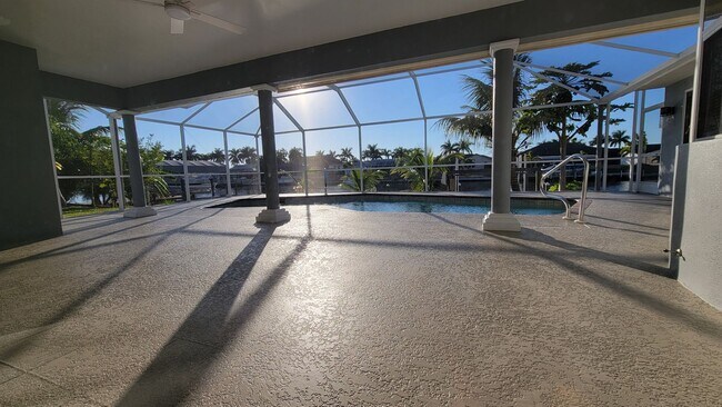 Building Photo - 4416 SW 24th Ave