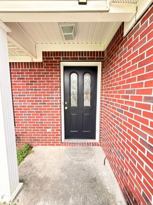 Building Photo - 110-112 Lyons Dr NW