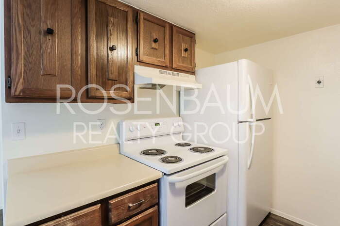 Building Photo - 2625 N Alvernon Way