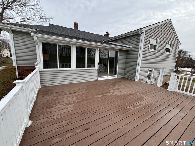 Building Photo - 324 Savage Hill Rd