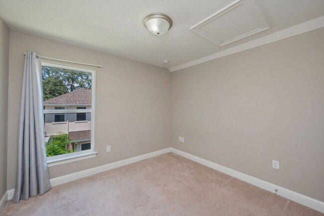 Building Photo - Modern 4-Bedroom Home with Designer Touches in the Heart of Niceville