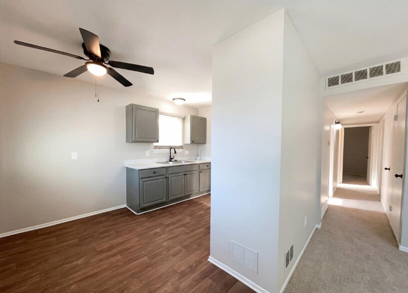 Building Photo - 7912 Pine St