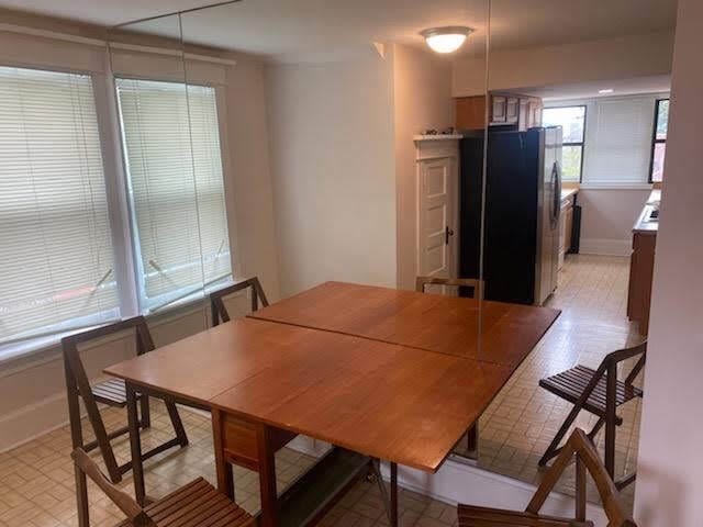 Building Photo - 316 S Douglas St