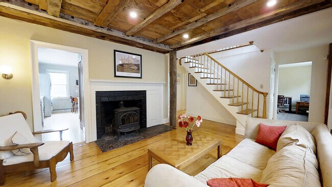 Building Photo - 7 Warren St