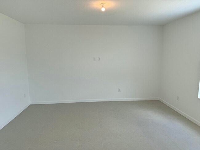 Building Photo - 10856 NW Everbreeze Dr