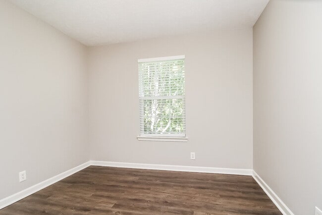 Building Photo - 1318 Lyndsey Ridge Dr