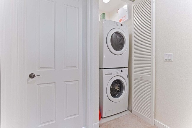 Building Photo - 660 Amador Ln