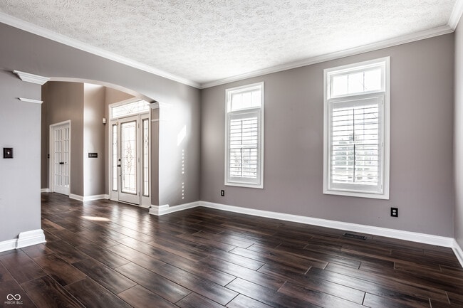 Building Photo - 8102 Fairway Dr