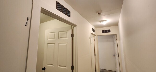 Building Photo - 3213150