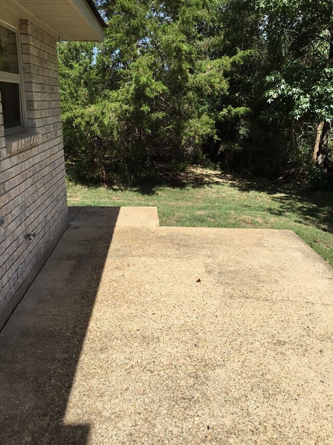 Building Photo - $500 OFF MOVE IN SPECIAL-VERY NICE BLANCHARD HOME. NORTH SHREVEPORT