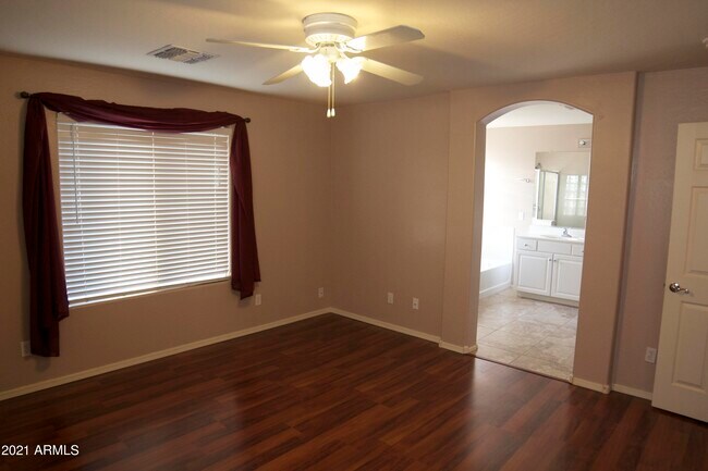 Building Photo - 2732 E Canyon Creek Dr
